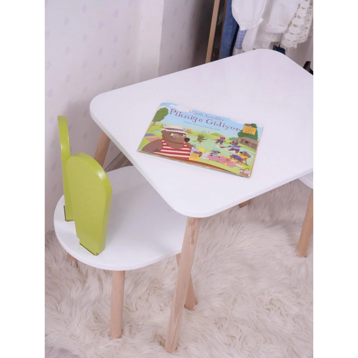 Gyerekasztal székekkel Bunny One Chair Set - Pistachio Green, White